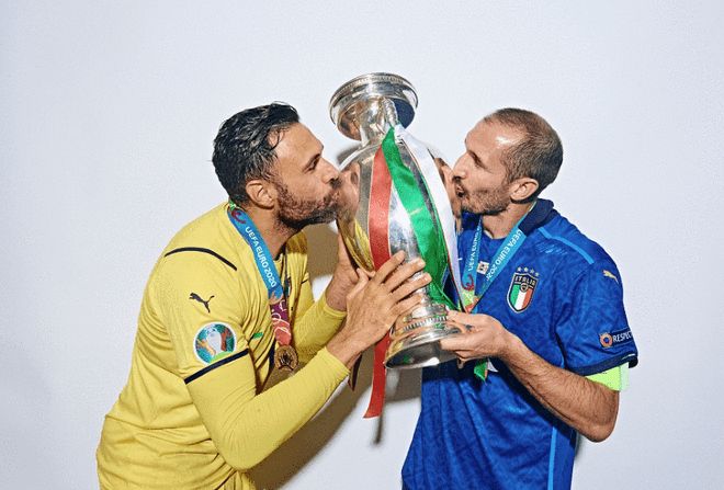 不仅归功于 不仅归功于