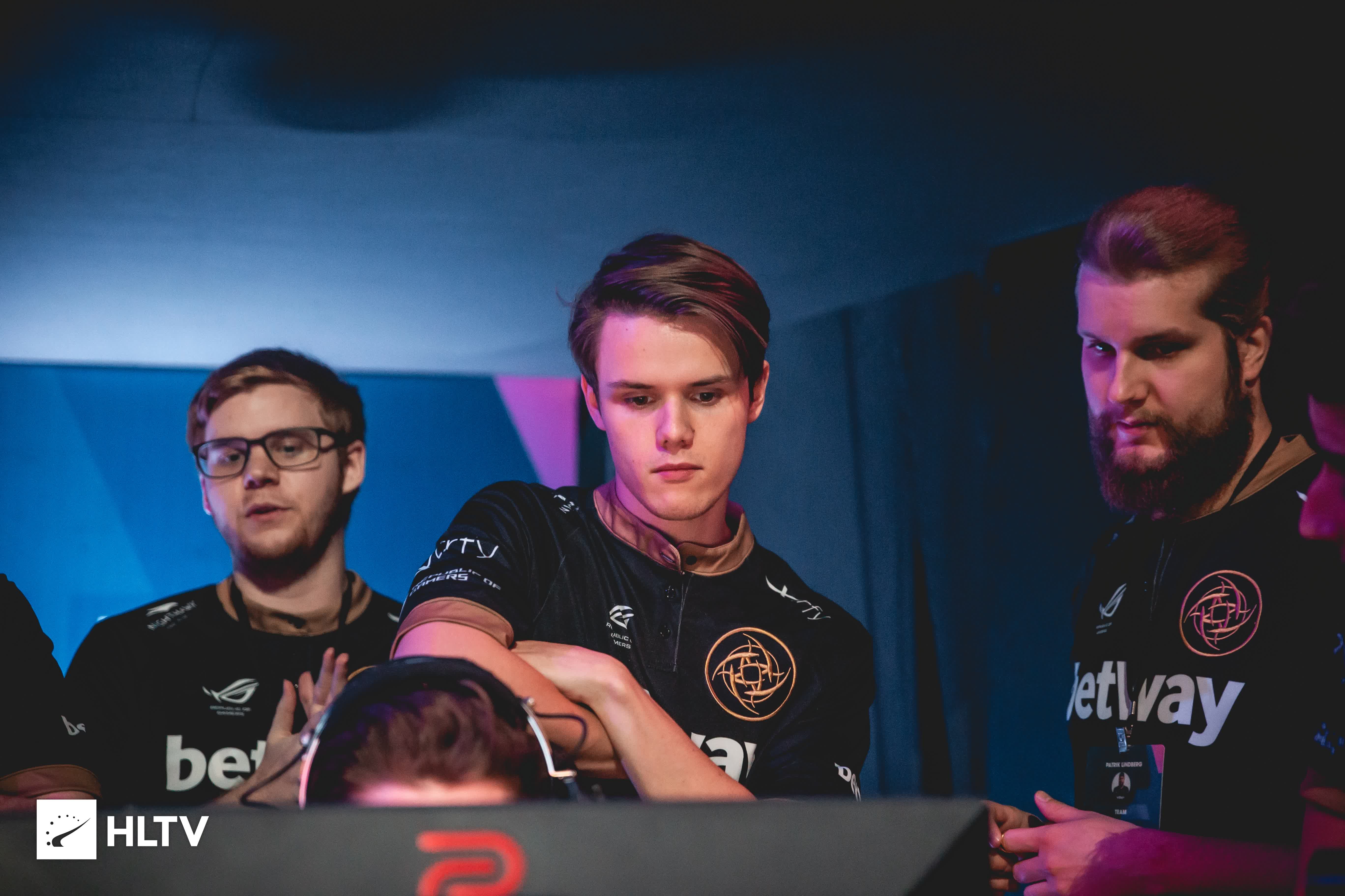 也帮助他们 也帮助他们